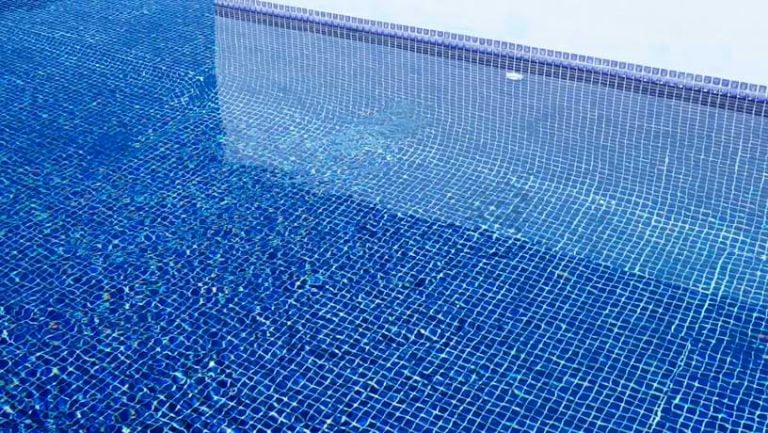 Choosing Tiles that Build a Sparkling Swimming Pool